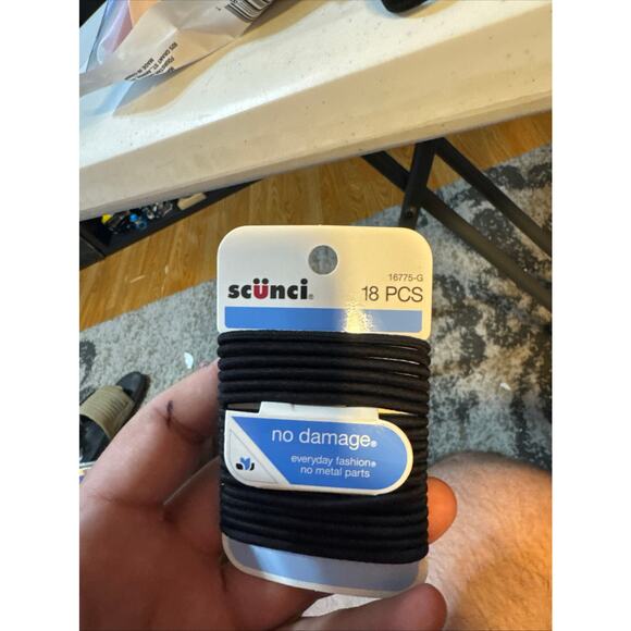 Studio selection, spa headband, wrap, scarf brushes, claw clips and more - Picture 7 of 16